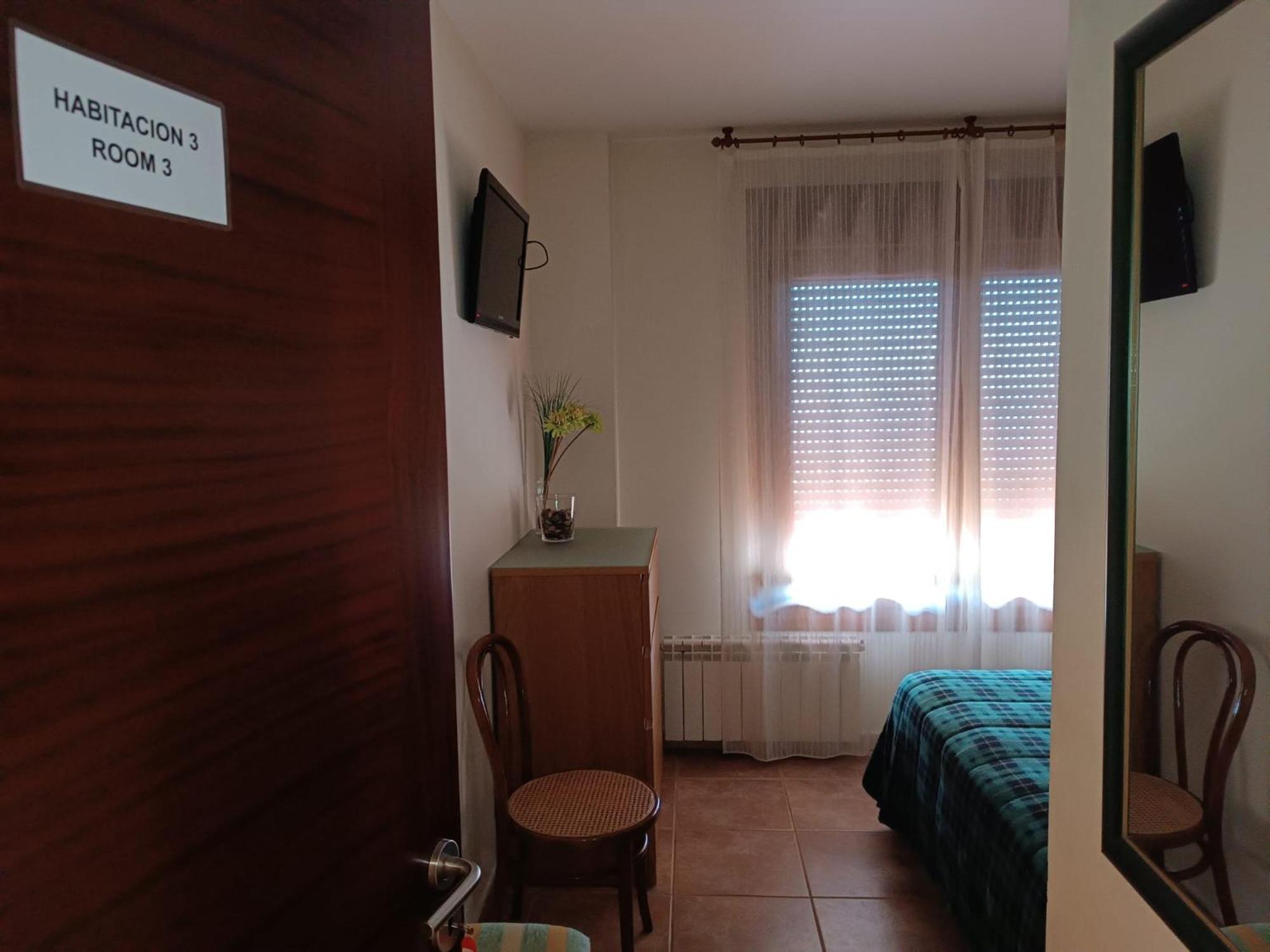 Rooms Peregrinos B Casa Alicia Rosal ภายนอก รูปภาพ