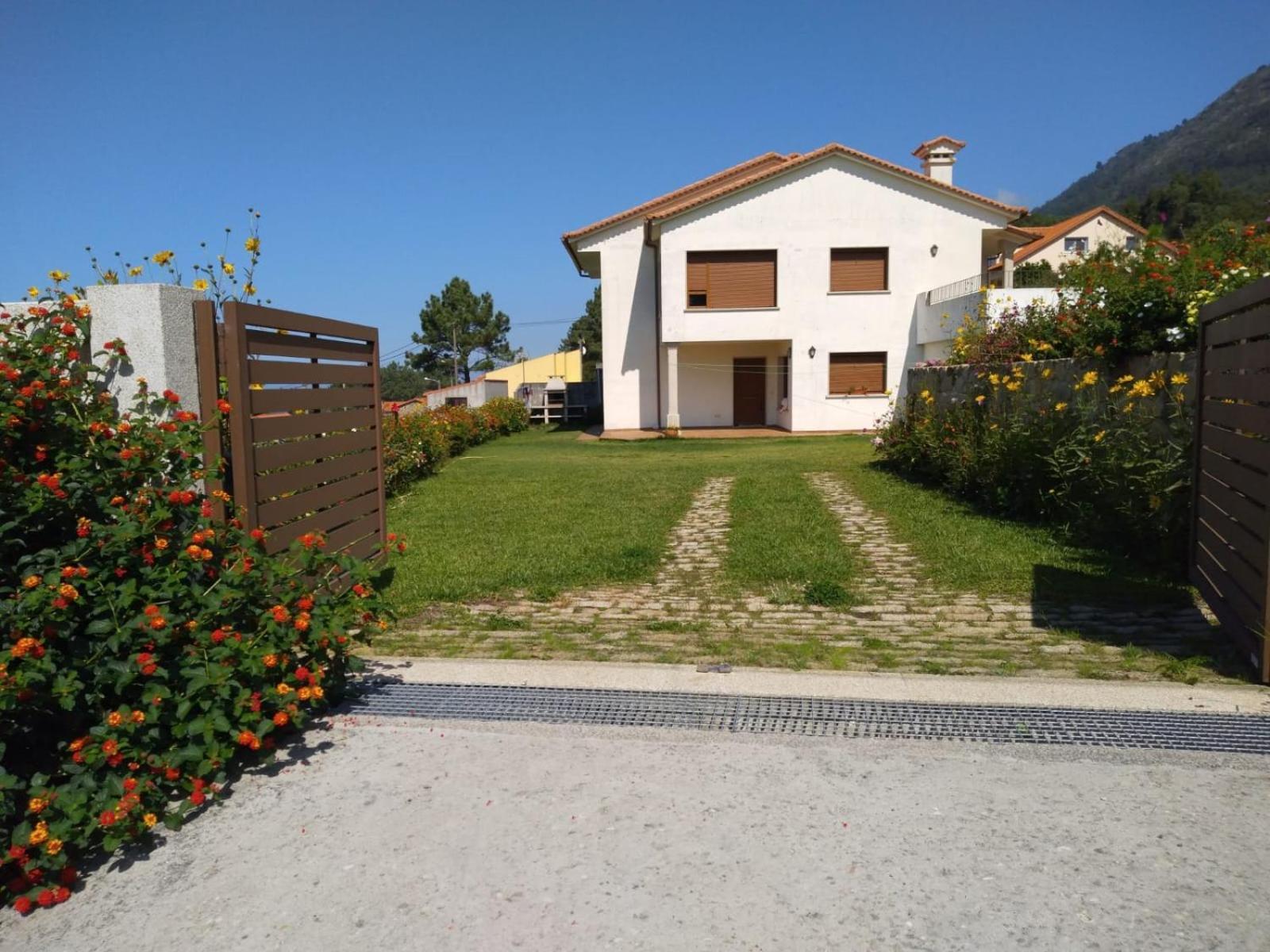 Rooms Peregrinos B Casa Alicia Rosal ภายนอก รูปภาพ