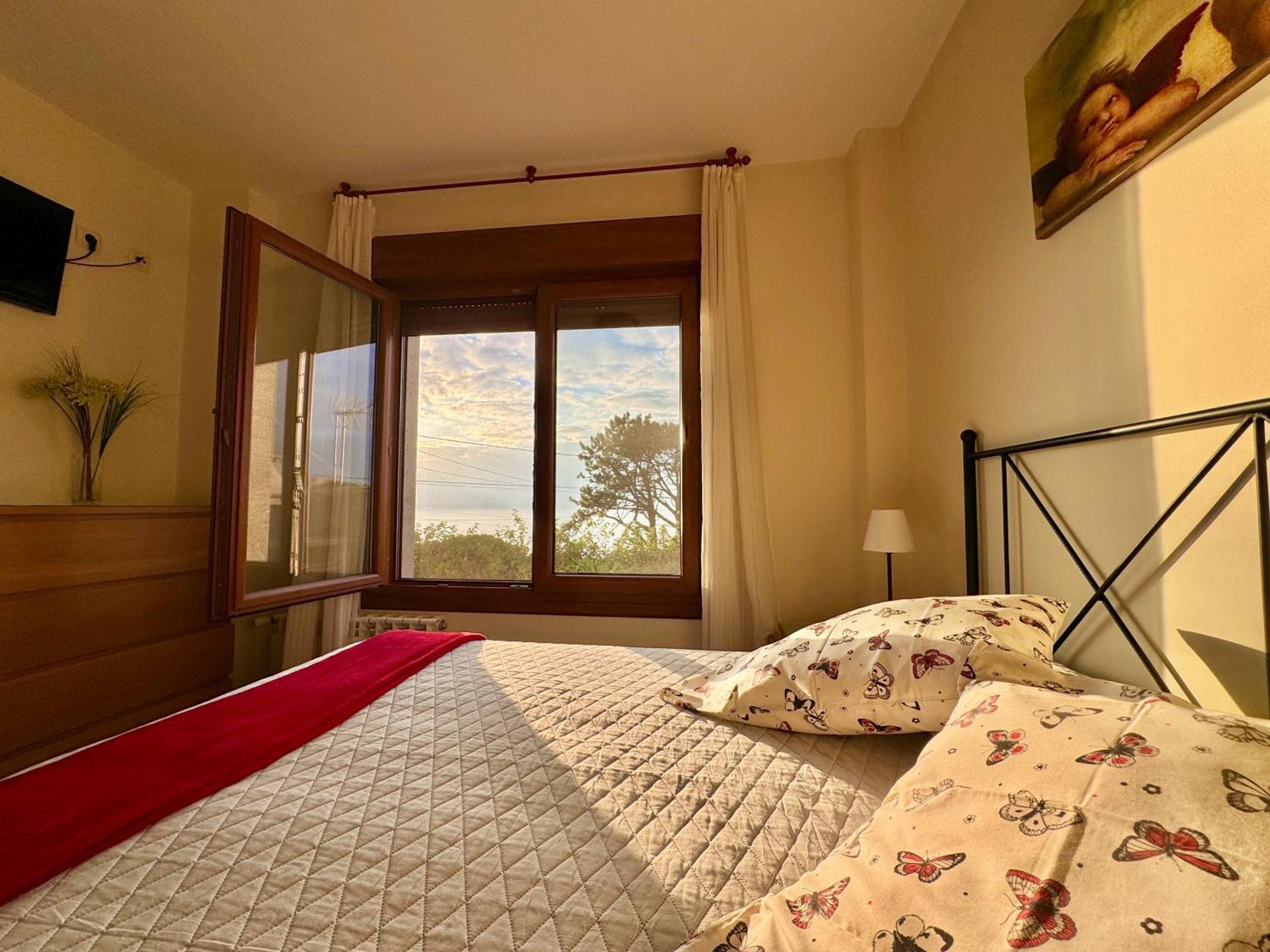 Rooms Peregrinos B Casa Alicia Rosal ภายนอก รูปภาพ
